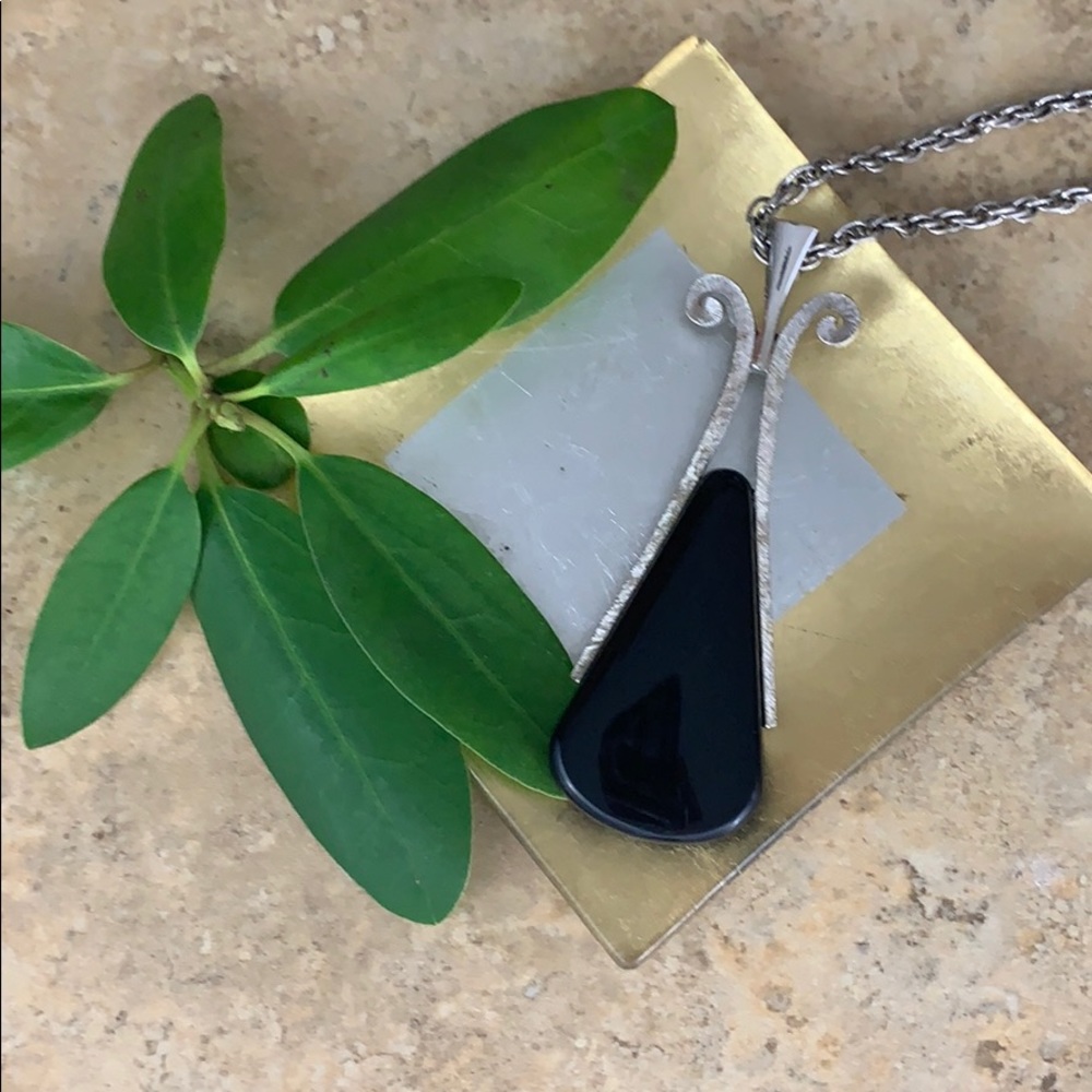 AVON | Black Pendant Statement Necklace